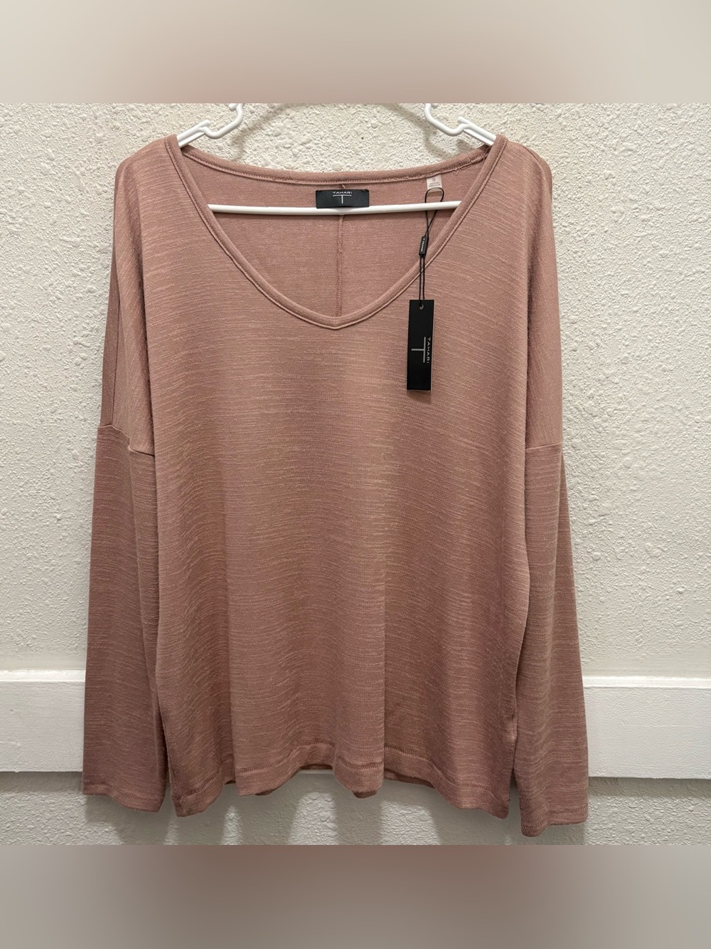 Tahari V-Neck Light Sweater in Dusty Mauve NWT M
